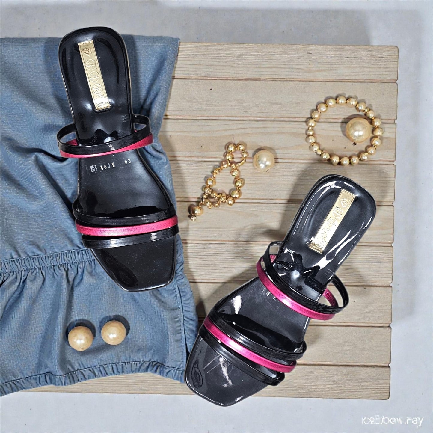 Sandalia FINA 1001 B Plana Negro y Brillante